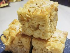 香爆嘴松子仁沙琪玛-喜势点·糖沙翁手工茶点·本地人茶居(永庆坊店)