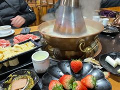 -果松木炭酸菜铜火锅·外婆参鸡汤