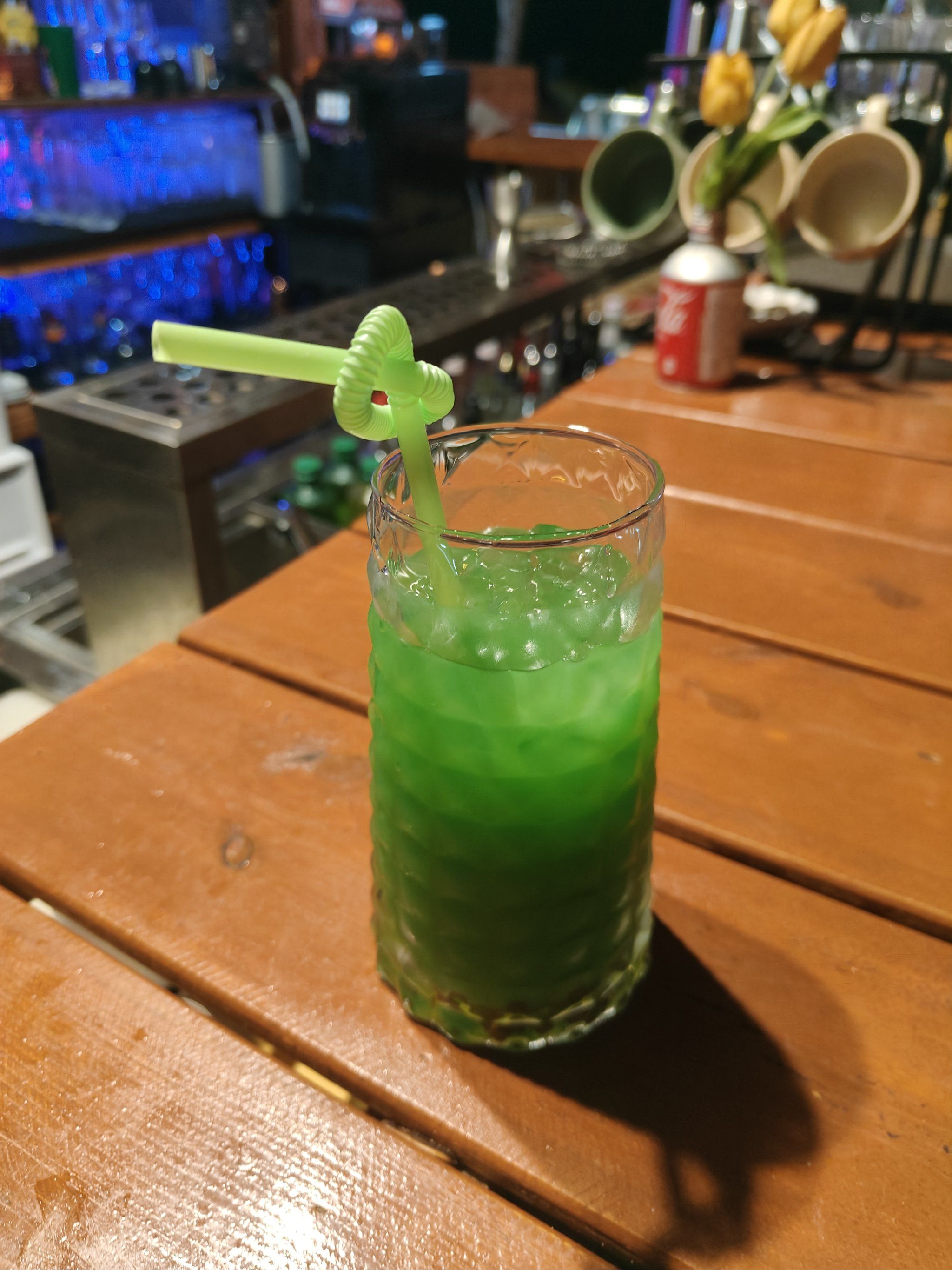引力冲浪酒吧腹肌老板