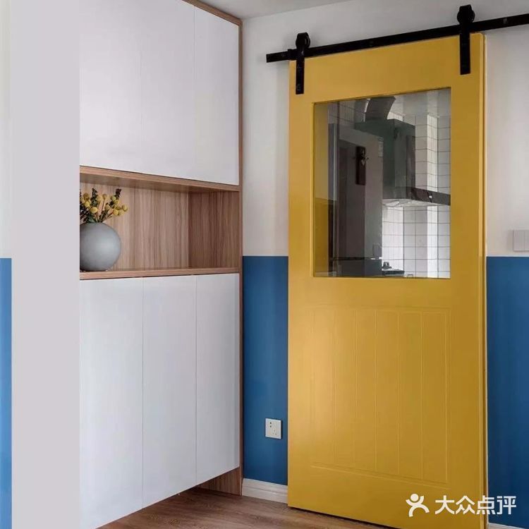 卫生间内部做了干湿分离的设计
