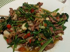 香菜摔打鲜牛肉-桂满陇·蟹黄小笼汤包(巴黎春天浦建店)