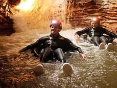 -怀托摩萤火虫洞