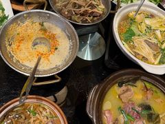 -帅巴人舅母子腊蹄民俗村
