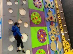 -蹦贝运动中心·蹦床·攀岩·闯关(龙岗店)