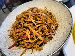 外婆腊肉烧笋-川流不息·地道川菜·小龙虾(松东路店)