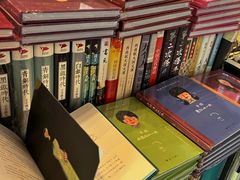 -荒岛书店(黄县路店)