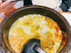 老坛酸菜鱼饭-阿香米线杭州西湖银泰文化广场餐厅
