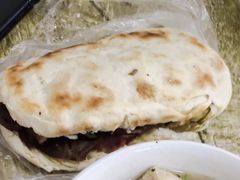烧饼夹肉-老北京豆汁店