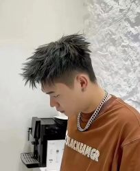 -一家只做男发烫染的店