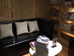 -新华里咖啡书吧(新华书店小寨店)
