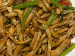 杏鲍菇炒茼蒿-六泰居·尔滨地标·东北菜(黄河路店)