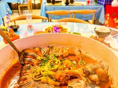 -刘姐啤酒鱼民族演艺餐厅(西街总店)