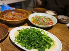 清炒豌豆尖-懒人盐府人家·自贡大麻鱼(安贞店)