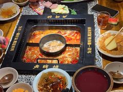 -老牌坊云南鱼豆花火锅(哈西万达店)