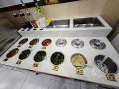 -老何家后安粉·糟粕醋海鲜火锅(三亚湾椰梦长廊店)
