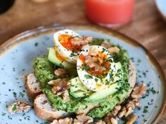 牛油果煮蛋吐司-RAC BAR(安福路店)