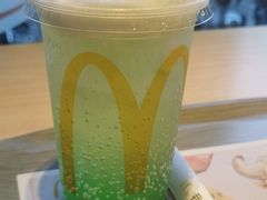 蜜瓜麦炫酷-麦当劳(光新乐购店)