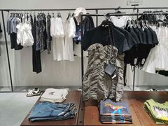 -URBAN REVIVO(七宝领展广场店)