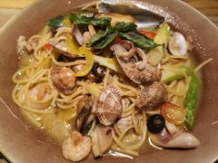香辣海鲜意面配白葡萄酒酱-SISTERS BAR RESTAURANT川意酒馆(嘉善老市H楼店)