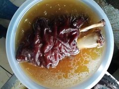 酸菜蹄膀-叶记正宗酸菜蹄膀·胖叶盛毛肚火锅(修文店)