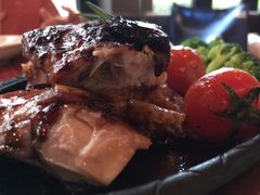 秘制烤春鸡配西兰花和迷迭香-WOLFGANG PUCK KITCHEN & BAR(迪士尼小镇店)