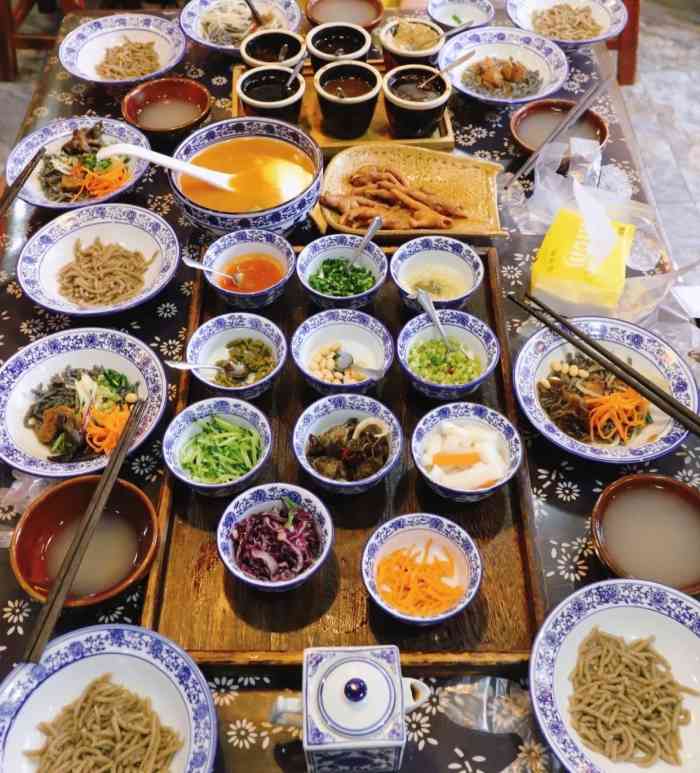 大碗小面抿节面馆-"吃到你撑90大西北八日游到达嘉峪关搜.