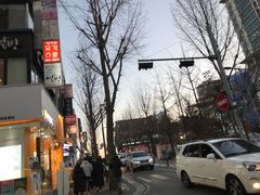 -梨大女人街