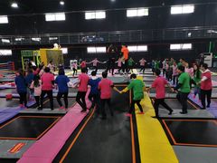 -嘿哟动霸CHUA·新潮玩运动娱乐中心·蹦床滑冰团建乐园