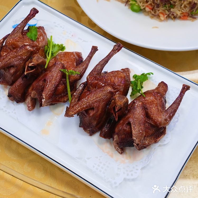 在东莞实现乳鸽自由！寮步新开这家店香迷糊了