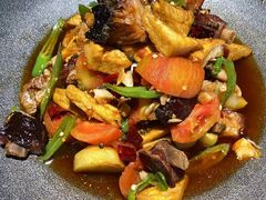 -帅巴人舅母子腊蹄民俗村