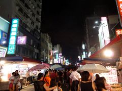 下雨了-六合夜市