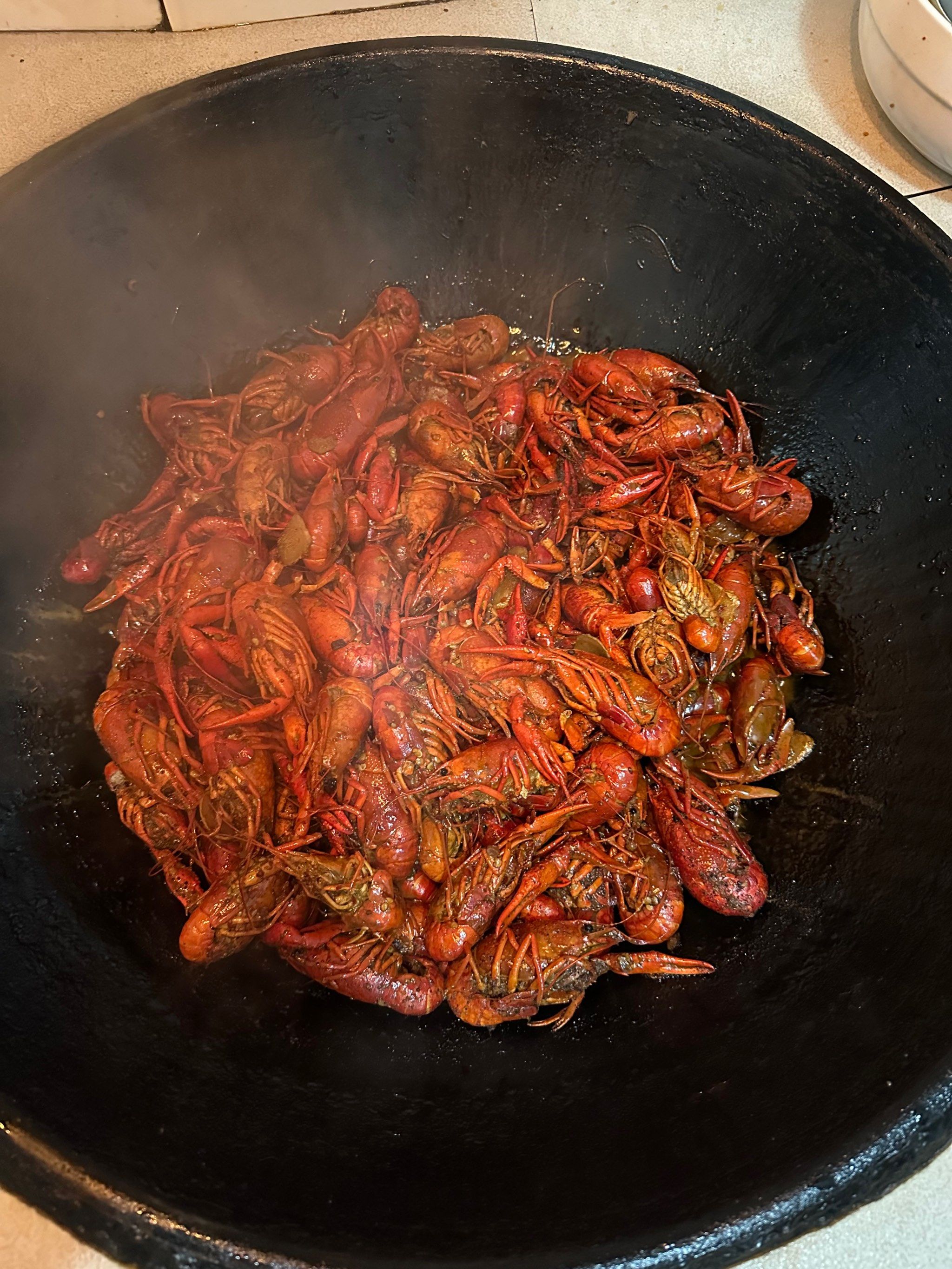 小龙虾02,#小龙虾季 我去我妈家也买了给我弟,哪知道他过敏吃不了