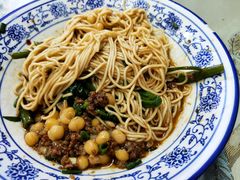 豌豆杂酱面-渝之汇牛肉豌杂面
