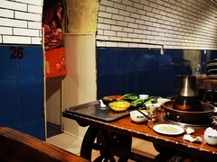 -洞庭洲·防空洞火锅·烧烤·铜锅涮肉(新百广场店)
