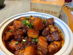 -头上红煨盐鸡·非遗院子餐厅
