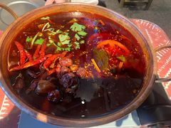 昆明寻甸酸菜牛肉火锅-云边嬢嬢·云南野料现摏火锅