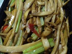 小炒杏鲍菇丝-合合春饼·酱骨·东北菜(潘家园店)