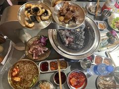 -围炉肉舍•炭烤活鳗•丹东海鲜烤肉(步行街店)