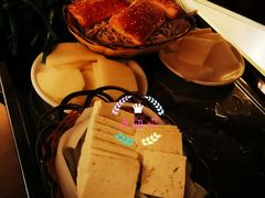 -洞庭洲·防空洞火锅·烧烤·铜锅涮肉(新百广场店)