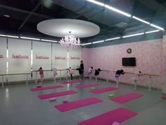 -Isee灰姑娘国际儿童艺术中心(证大·大拇指广场店)