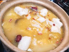 鸡煲花胶汤-港迹·鲜围煮海鲜火锅(湖州时代广场店)