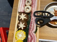 新鲜五花肉-青瓦炭韩潮烤肉(花园道店)