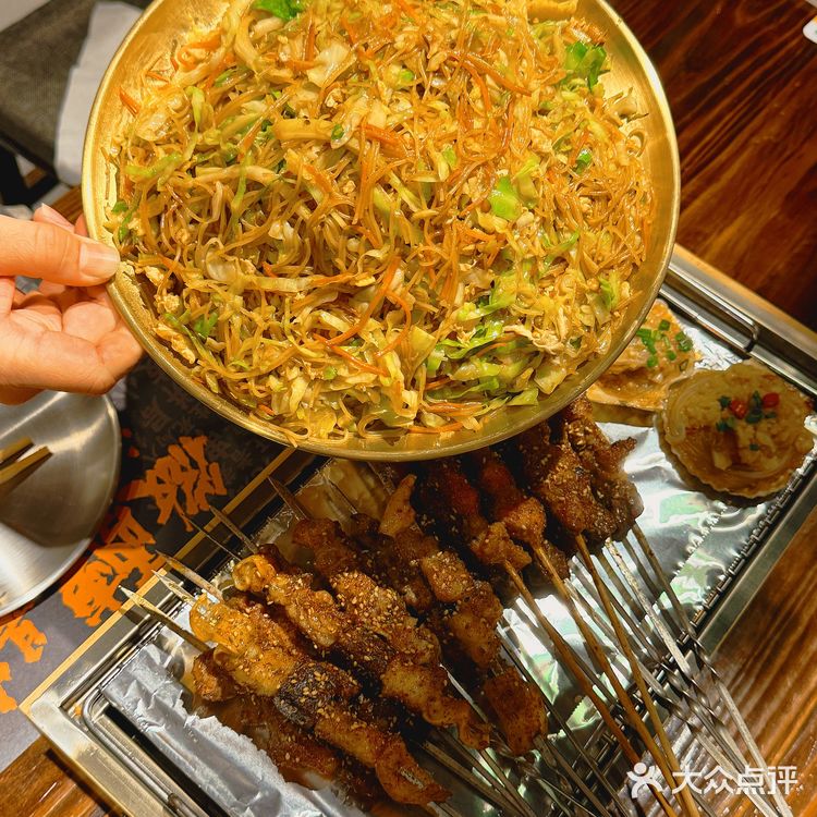 吃个烧烤…没想到拍到了人生的照片…🥹