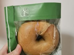 生椰拿铁乳酪贝果-黑草莓(重庆路店)