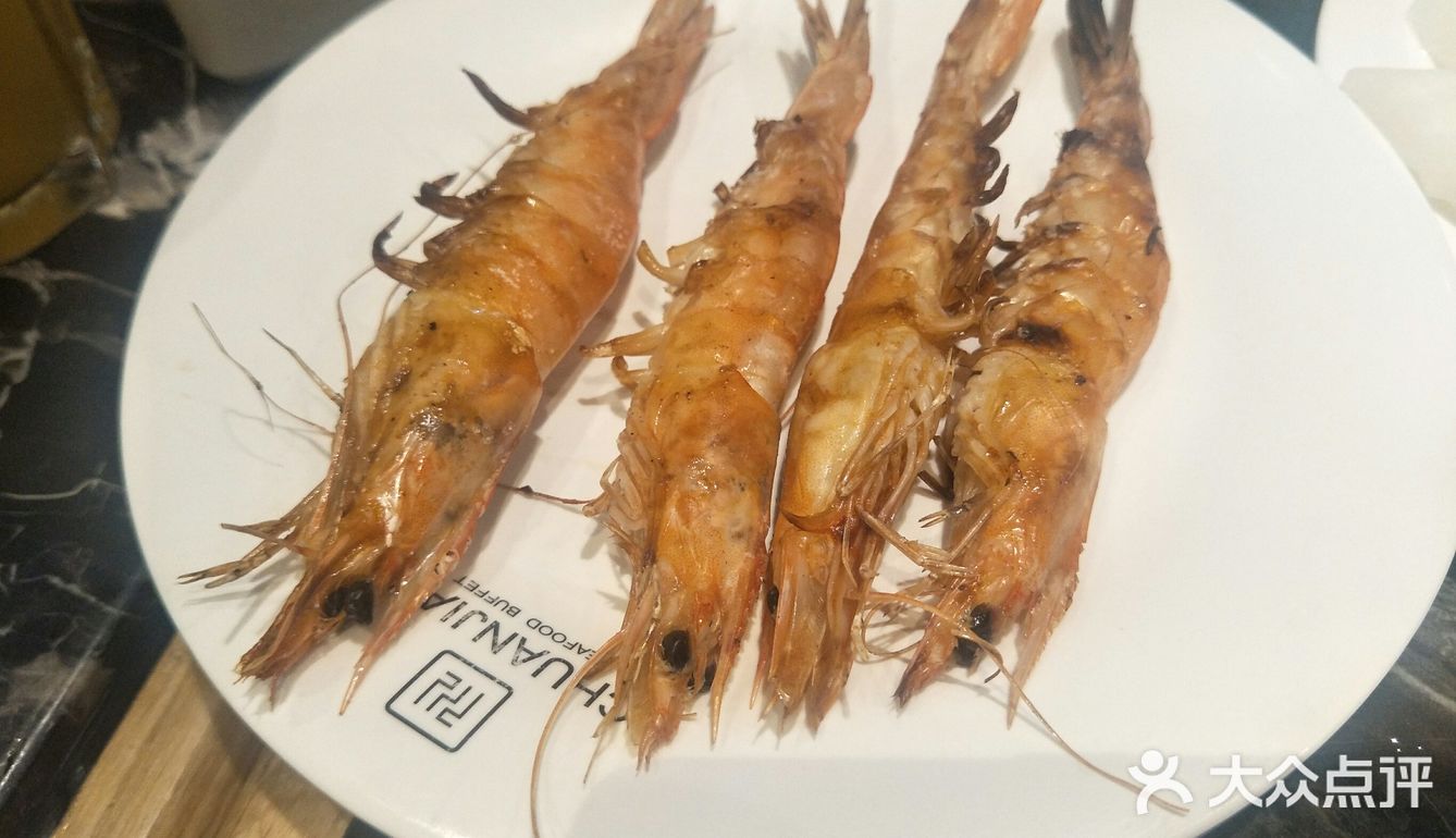 有生肉，有水果，有饮料，分别分区