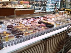 面包甜点陈列柜-巴黎贝甜(常德路店)