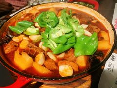 珐琅锅大盘鸡-阿里家Miss Ali·烤肉酒馆by MIG