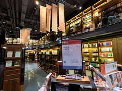 -半山书局(新世纪商城店)