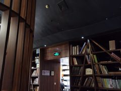 -钟书阁(松江泰晤士小镇店)