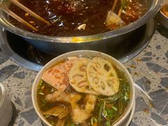 -肖肖酸萝卜鱼火锅(总店)